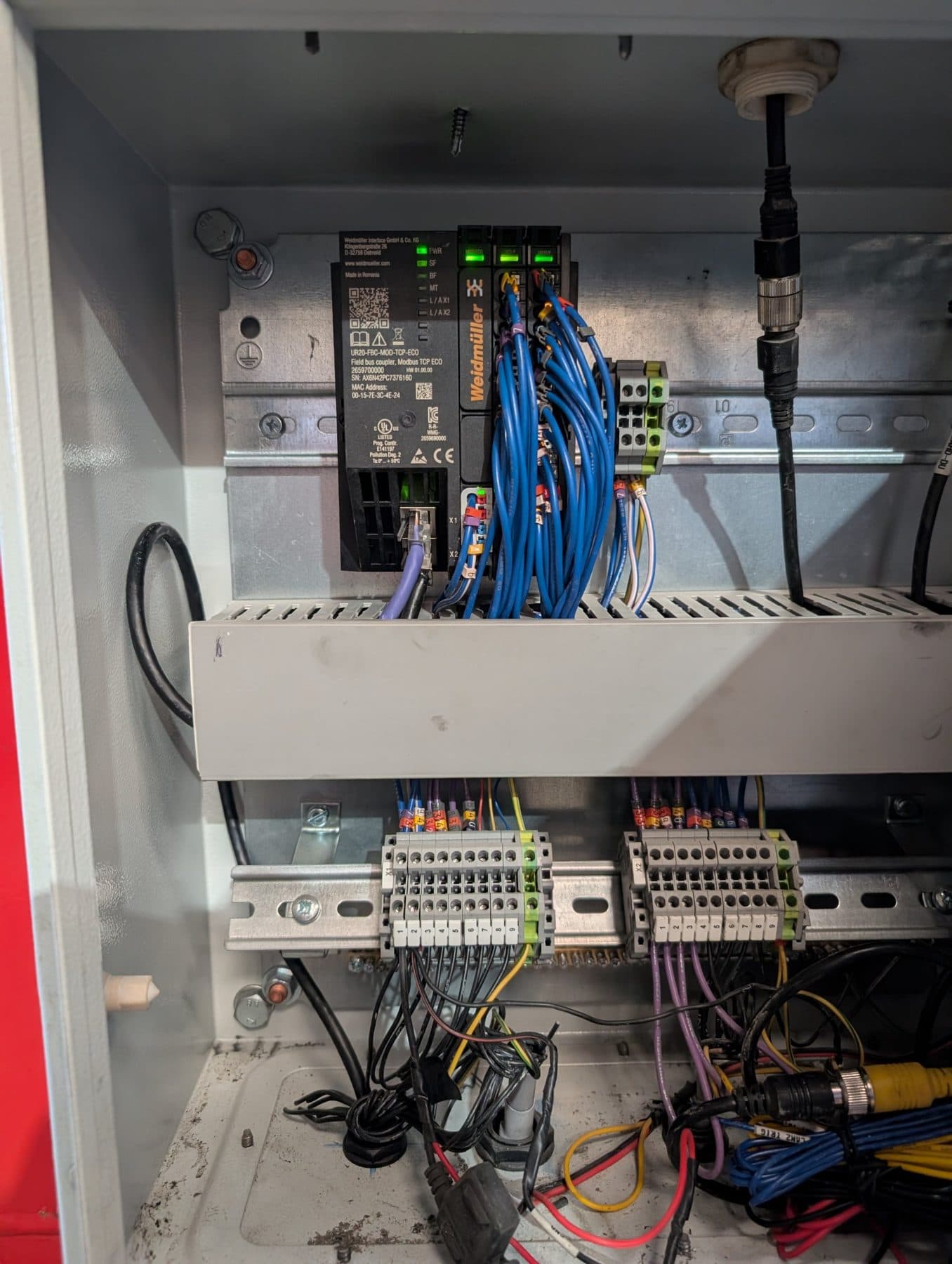 Weidmüller UR20 remote IO with a Modbus TCP coupler in the operator panel